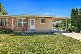 32 Laura Dr in St. Peters, MO - Building Photo