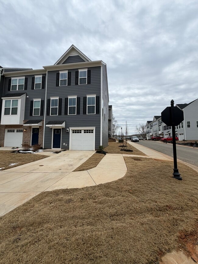 property at 2553 Ellen Ave