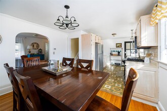 42 W Dorsey Ln in Hyde Park, NY - Building Photo - Building Photo