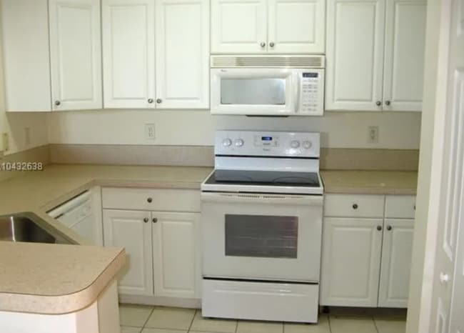 4404 SW 160th Ave, Unit 823 in Miramar, FL - Foto de edificio - Building Photo