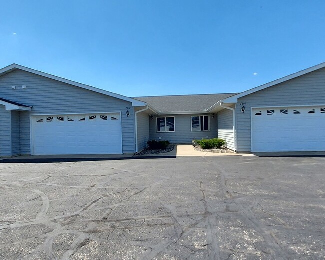 702 Raymond St in Somerset, WI - Building Photo - Building Photo
