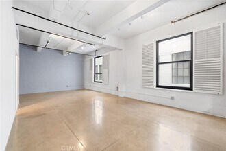 738 S Los Angeles St, Unit 507 in Los Angeles, CA - Building Photo - Building Photo