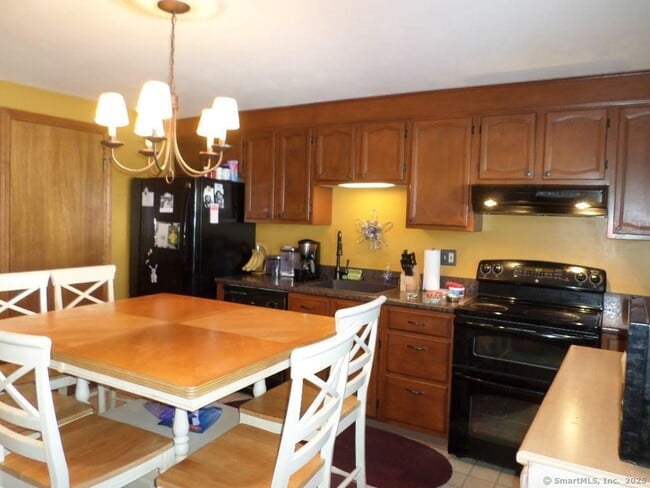 4 Persimmon Ln in Glastonbury, CT - Building Photo - Building Photo