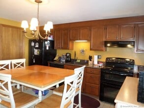 4 Persimmon Ln in Glastonbury, CT - Building Photo - Building Photo