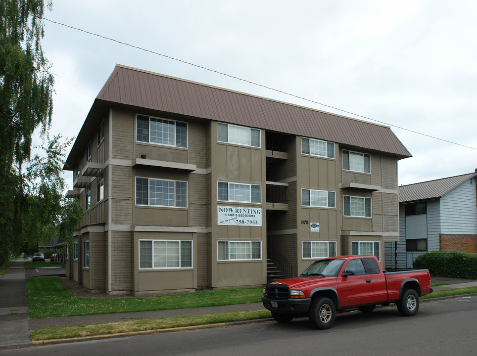 975 NW Garfield Ave in Corvallis, OR - Foto de edificio