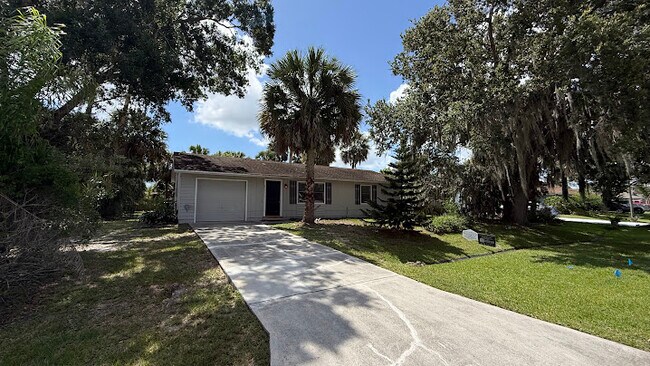 property at 2325 SW Pamona St
