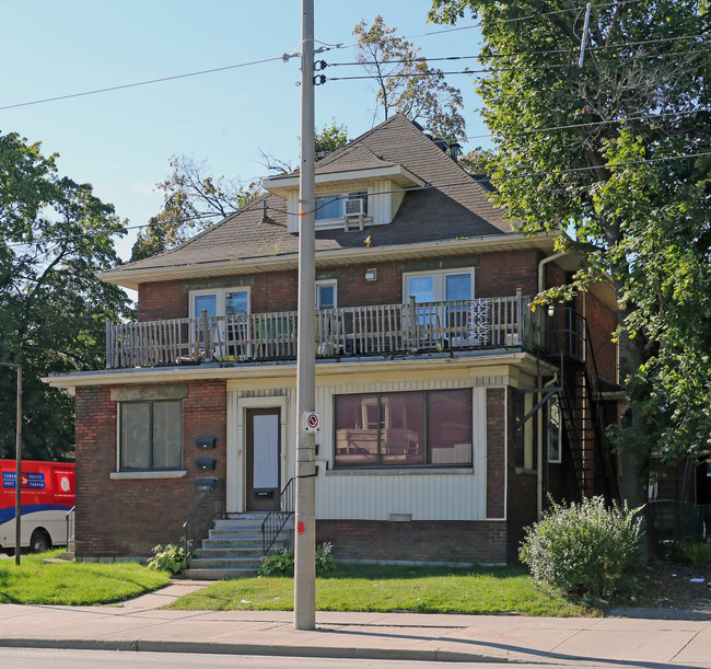 800 Main St E in Hamilton, ON - Building Photo - Building Photo