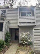 71 Summer E in Williamsburg, VA - Building Photo