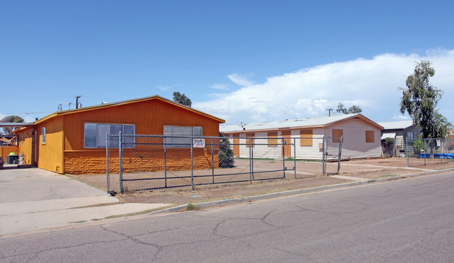 3420-3432 E Melvin St in Phoenix, AZ - Foto de edificio - Building Photo