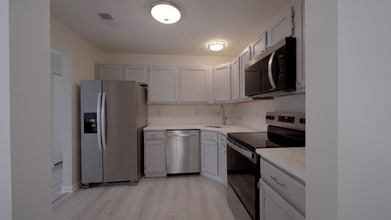 136 Brookland Ct in Winchester, VA - Foto de edificio - Building Photo