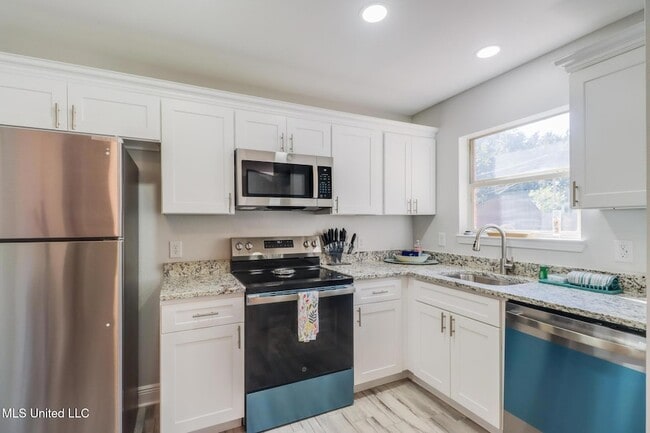 229 Milray Ln, Unit 1 in Gulfport, MS - Foto de edificio - Building Photo