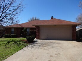 721 Stonebrooke Dr in Burleson, TX - Building Photo