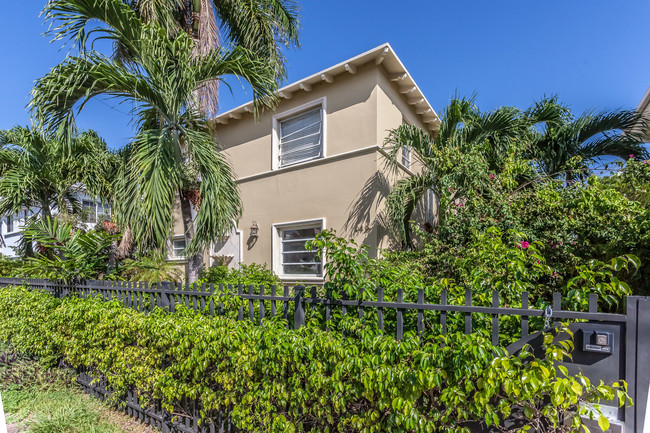 Lincoln Gate Villas in Miami Beach, FL - Building Photo - Primary Photo