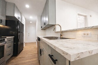 1815 Gracy Farms Ln in Austin, TX - Building Photo - Building Photo