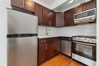 81 St Marks Pl in New York, NY - Building Photo - Building Photo