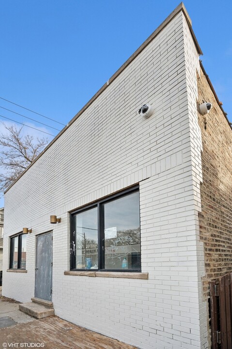 2313 W Fullerton Ave in Chicago, IL - Building Photo