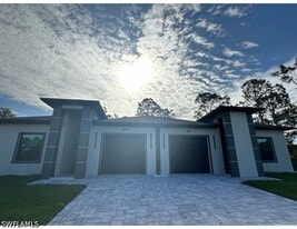 373 Lillon Ave S in Lehigh Acres, FL - Building Photo