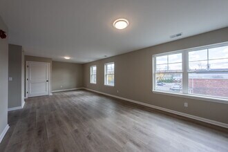 237 Main St, Unit 2nd Floor A in Hackettstown, NJ - Foto de edificio - Building Photo