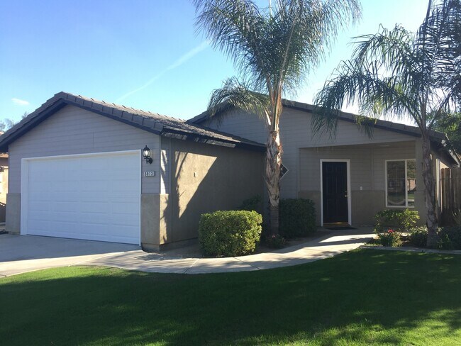 5913 Genoa Dr in Bakersfield, CA - Building Photo - Building Photo