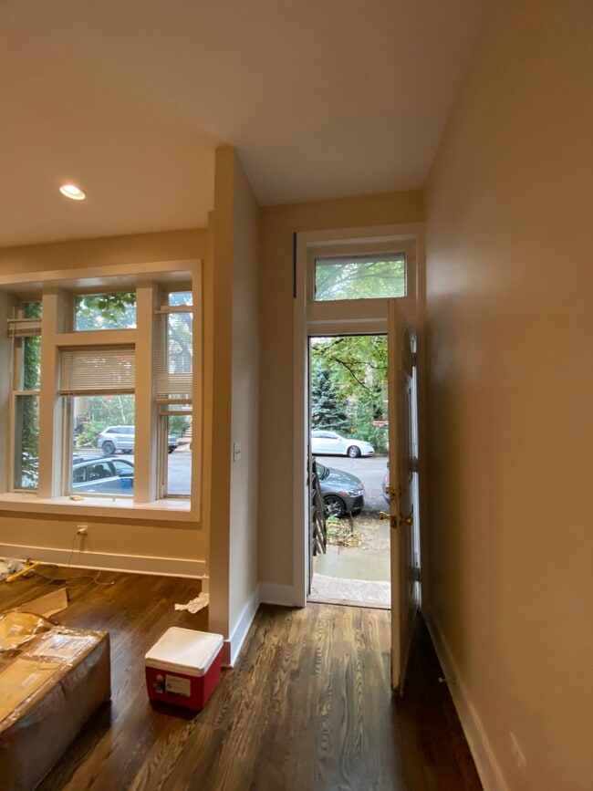 2014 W Huron St, Unit 1F in Chicago, IL - Foto de edificio - Building Photo