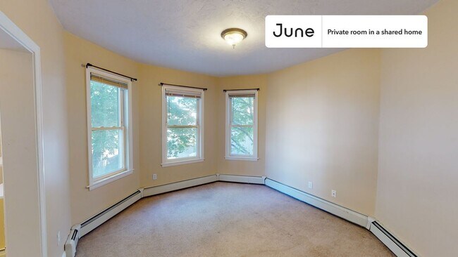 Private bedroom in 3 bed/1 bath Home in Boston, MA - Building Photo - Building Photo