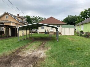 211 E Will Rogers Blvd in Claremore, OK - Building Photo - Building Photo