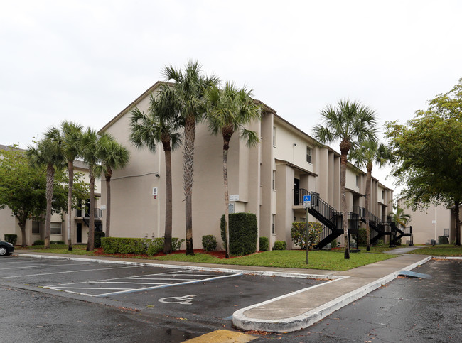 Sunterra Apartments in Ft. Myers, FL - Building Photo - Building Photo