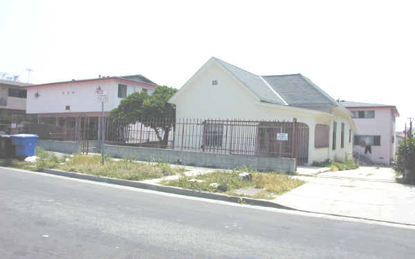 916-924 White Knoll Dr in Los Angeles, CA - Building Photo - Building Photo