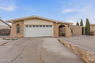 4613 Sun Valley Dr in El Paso, TX - Building Photo