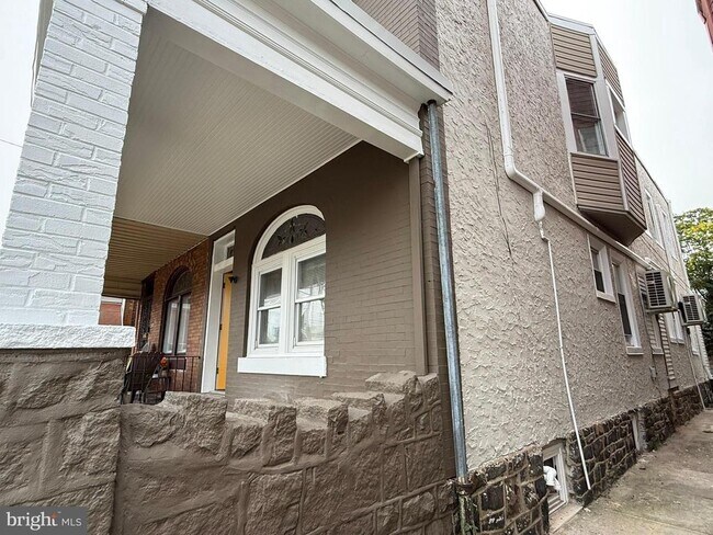 5618 Cedar Ave in Philadelphia, PA - Building Photo - Building Photo
