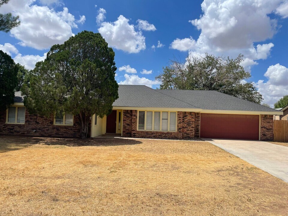 3712 N County Rd W in Odessa, TX - Building Photo