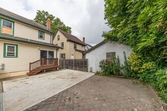 20 Starks Pl in Lynbrook, NY - Building Photo - Building Photo