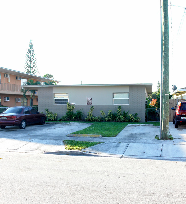 10864 Jose Pepe Merida Blvd in Miami, FL - Building Photo - Building Photo