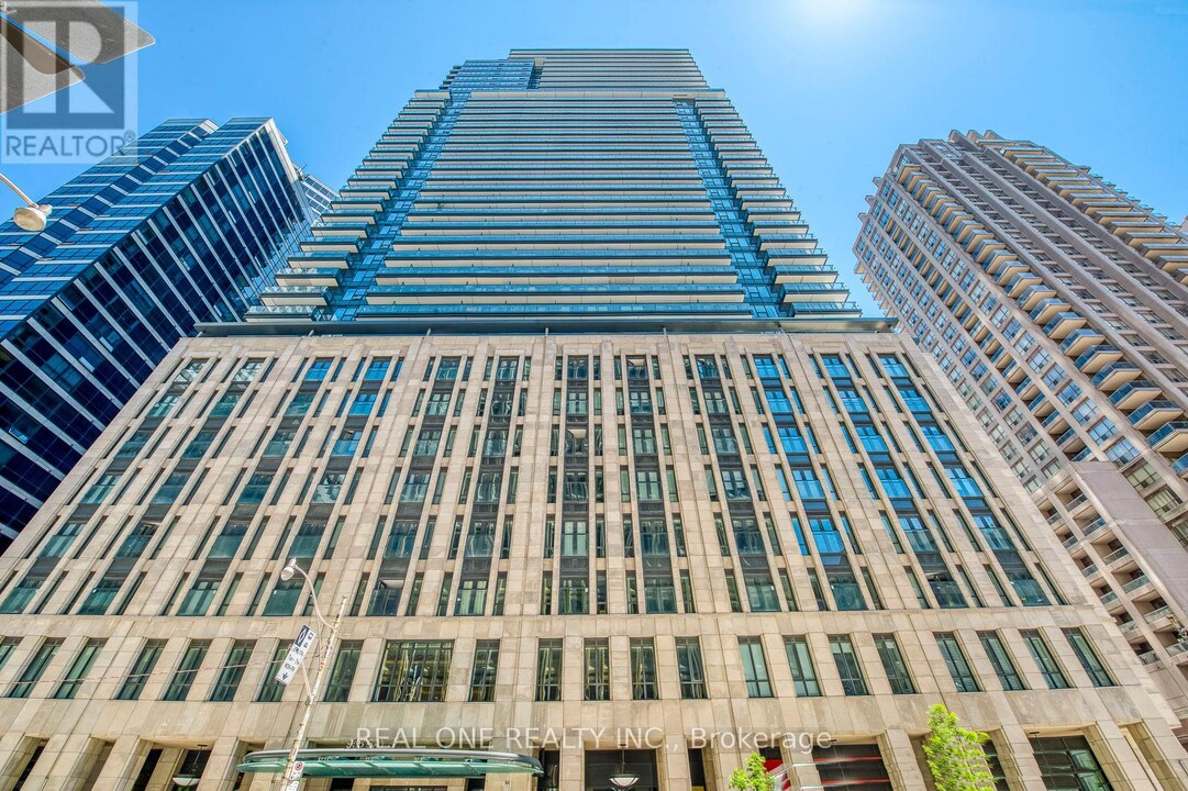 955-3955 Bay St. in Toronto, ON - Building Photo