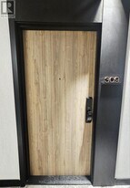 1 Fairview Rd E in Mississauga, ON - Building Photo