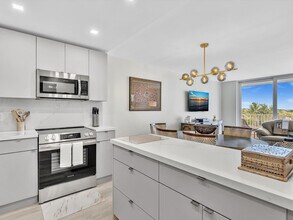 1421 S Ocean Blvd in Pompano Beach, FL - Foto de edificio - Building Photo