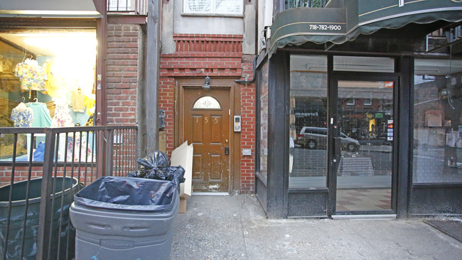 155 Lee Ave in Brooklyn, NY - Building Photo - Building Photo