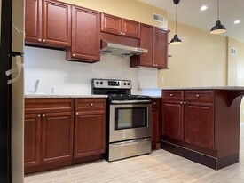 417 Dickinson St, Unit 1F in Philadelphia, PA - Building Photo