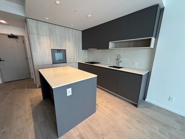 6808 Minoru Blvd in Richmond, BC - Building Photo - Building Photo