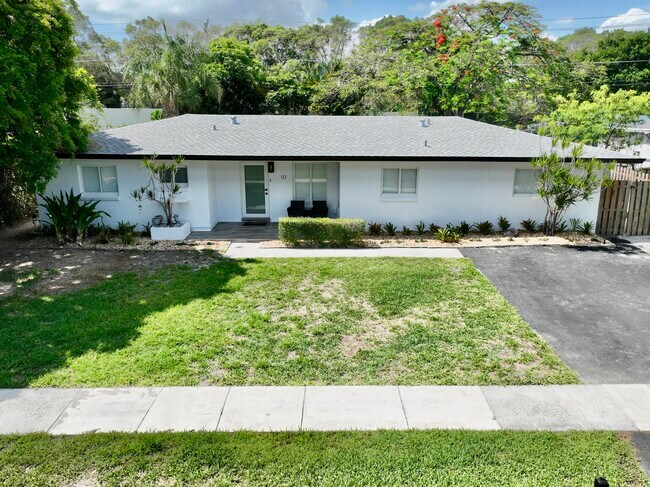 10 Forest Hills Ln in Boca Raton, FL - Building Photo - Building Photo