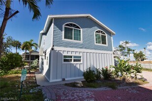 135 Gulfview Ave in Fort Myers Beach, FL - Building Photo