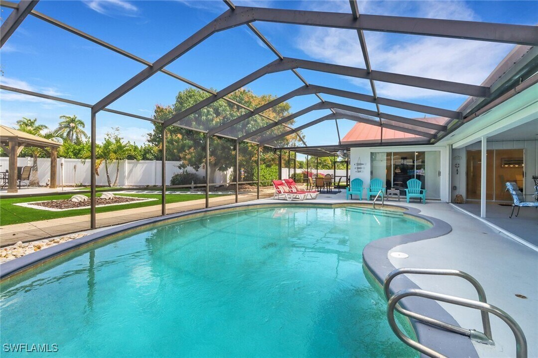 701 N Barfield Dr in Marco Island, FL - Building Photo