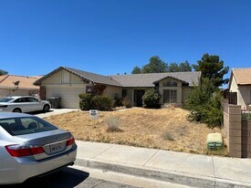 37409 Whitehall Ln in Palmdale, CA - Building Photo