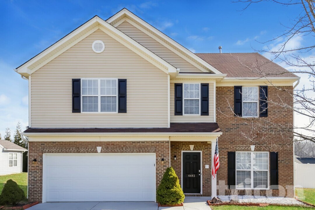 4493 Paula Dr in Winston-Salem, NC - Foto de edificio