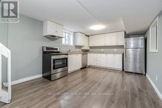 541 Oakwood Ave in Oshawa, ON - Building Photo - Building Photo