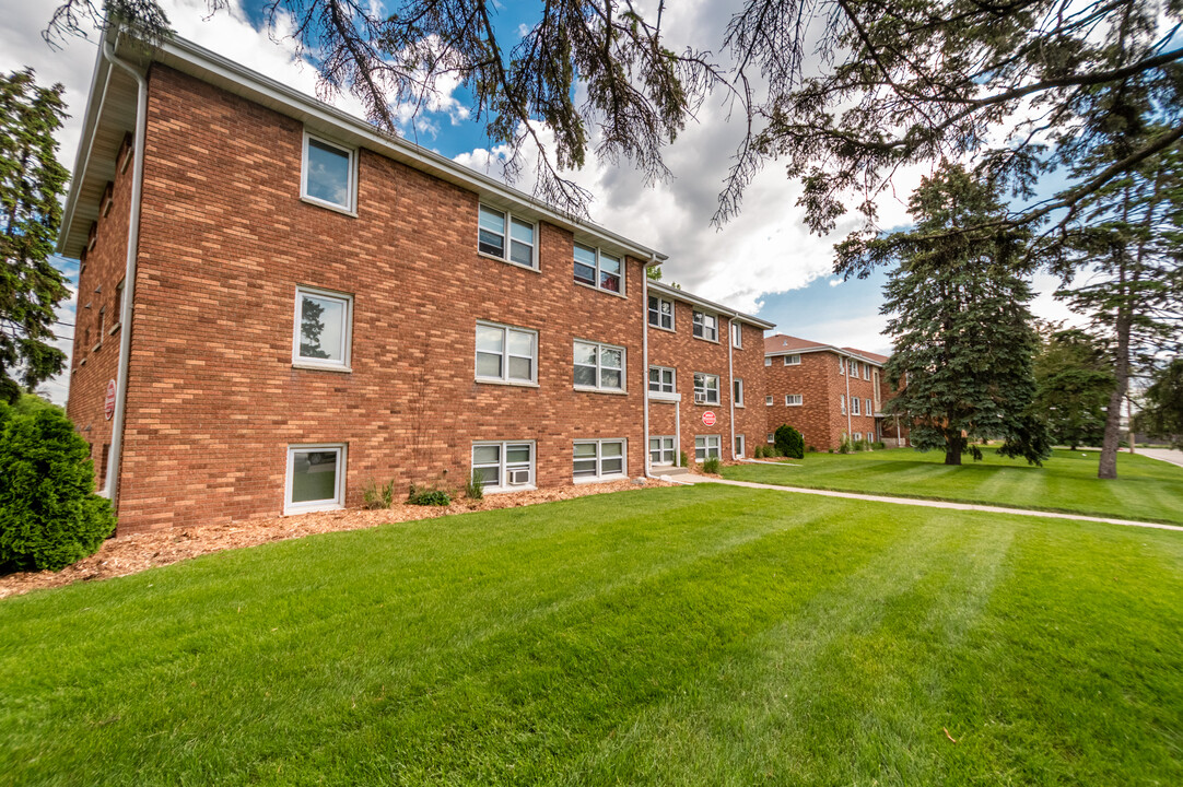 Rose Park Commons in Roseville, MN - Foto de edificio