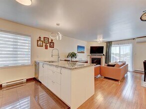 2465 D'avignon Rue in Brossard, QC - Building Photo - Building Photo