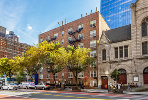 408 W 34th St in New York, NY - Building Photo