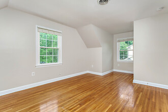 1818 Bonnie Ln in Charlotte, NC - Foto de edificio - Building Photo