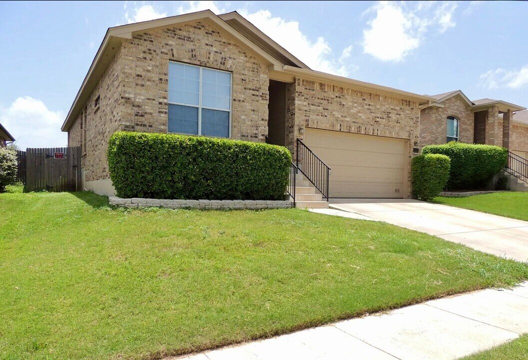 12218 Red Bud Leaf in San Antonio, TX - Building Photo